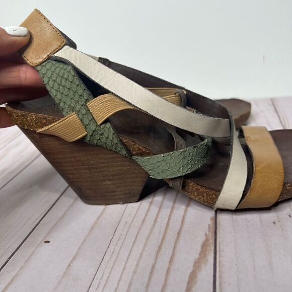 OTBT Taupe Laconia Leather Wedge Sandals - Picture 8 of 9
